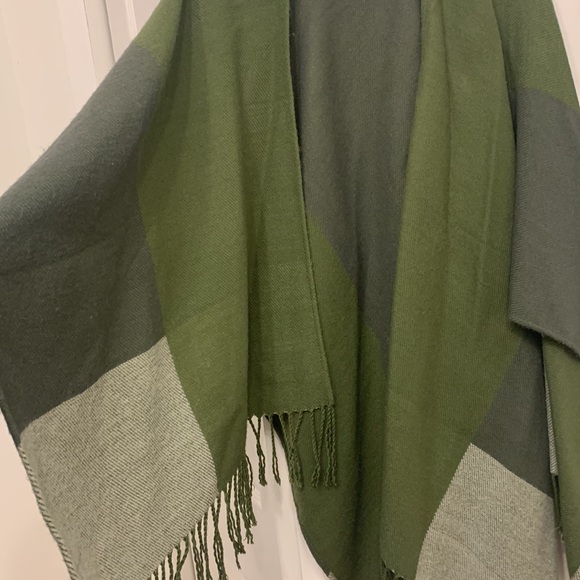 Soft open cardigan, purchased from Mendocino - Picture 4 of 4